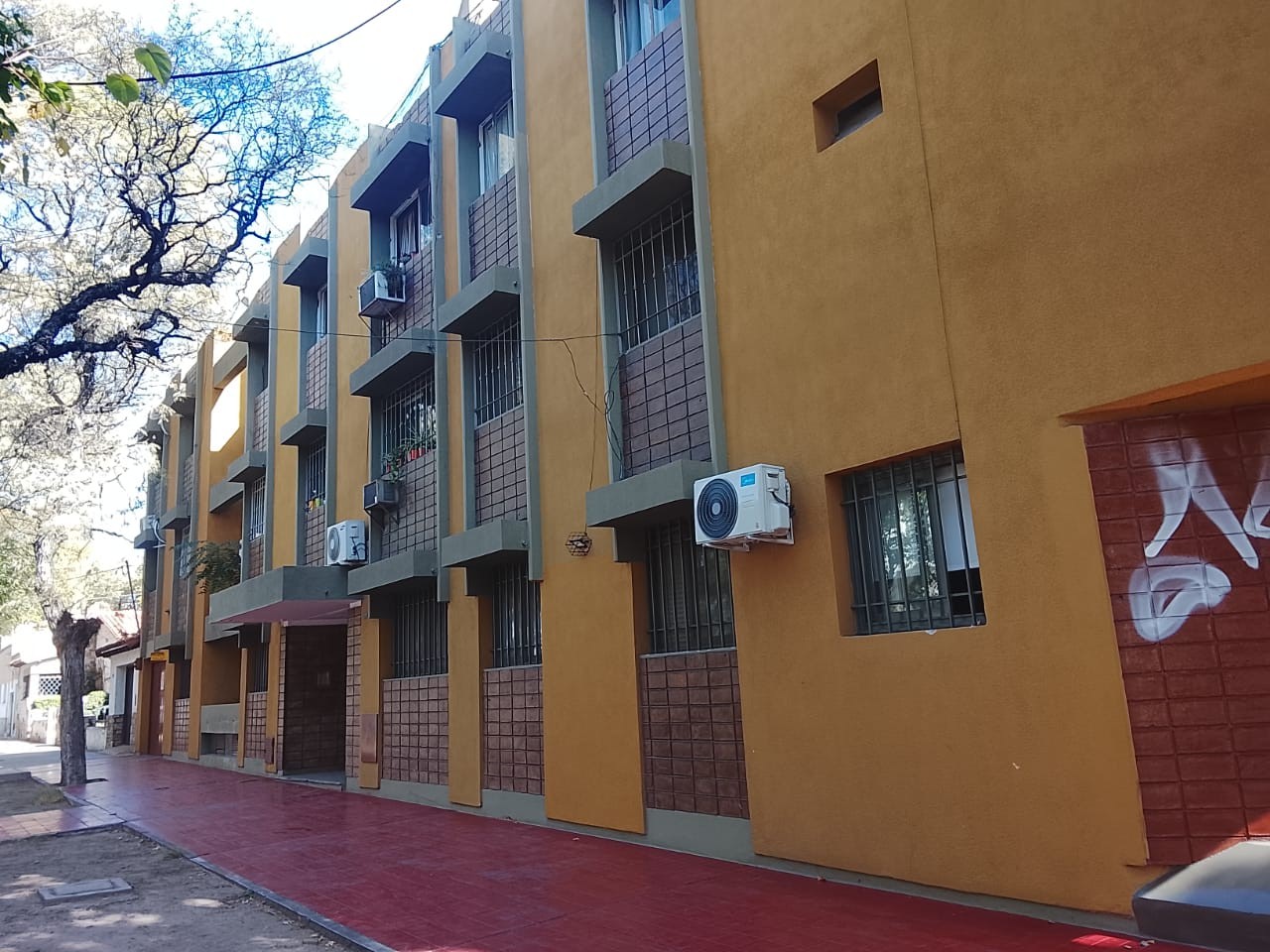 Adyacente Aristides Villanueva