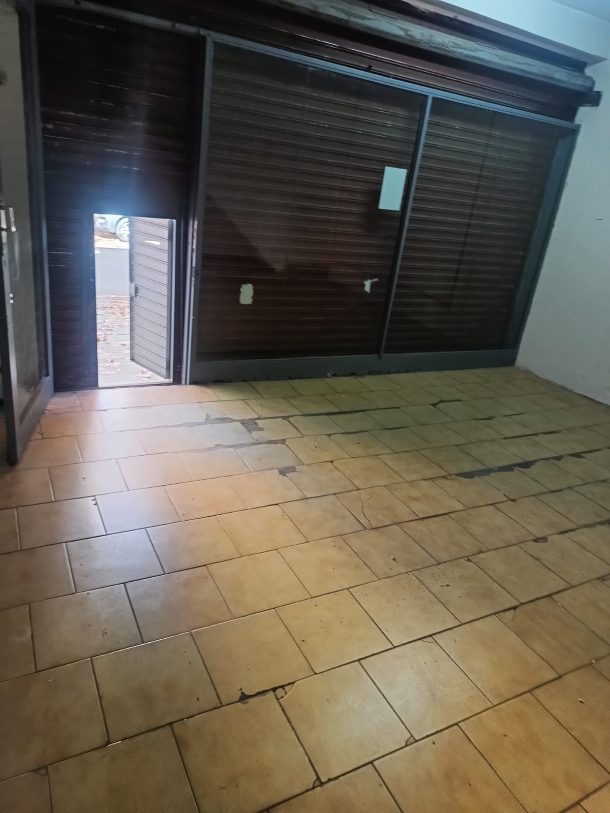 Local comercial a metros Plaza Pedro del Castillo - Imagen 5
