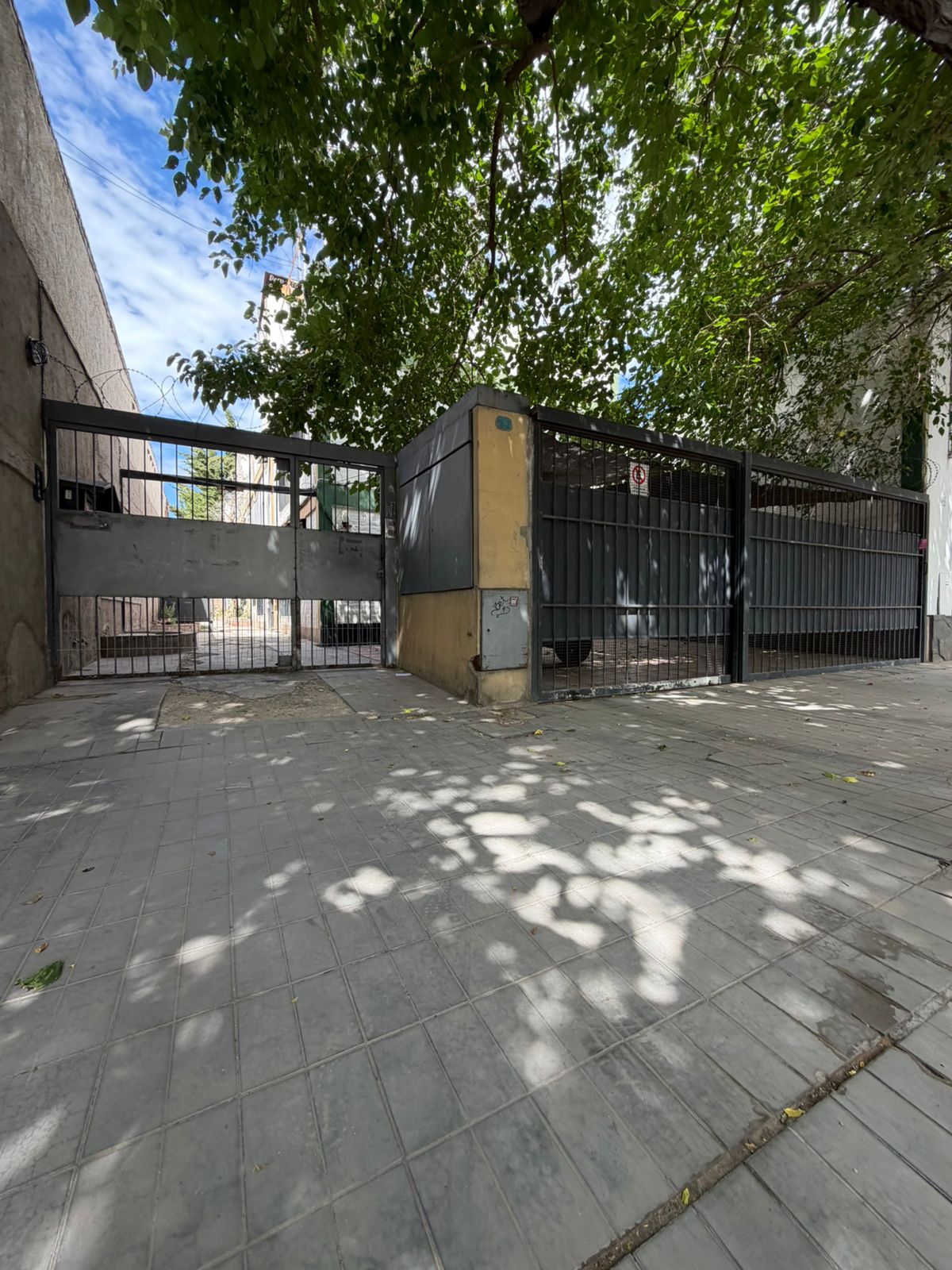 Adyacente Parque Central