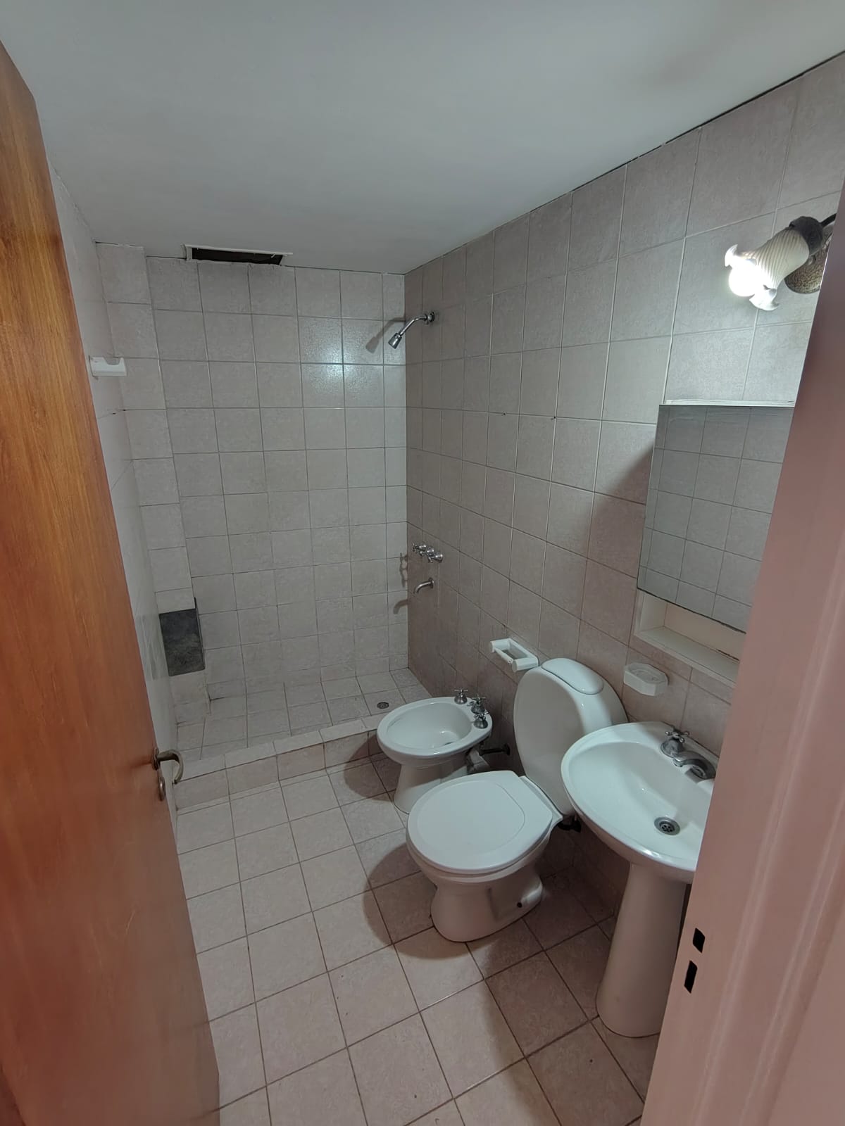 ALQUILER DE CΓMODA Y FUNCIONAL CASA - Imagen 8