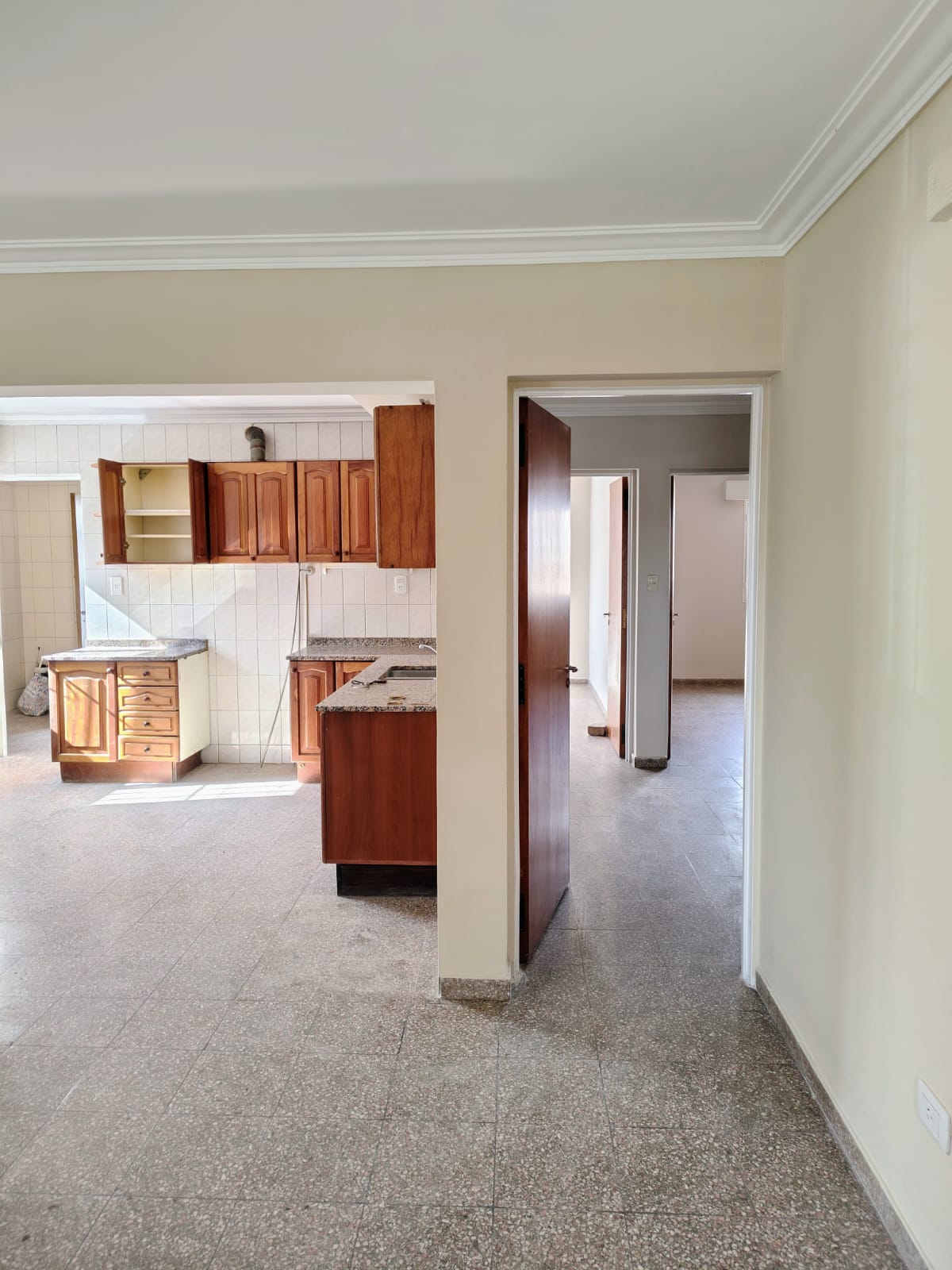ALQUILER DE CΓMODA Y FUNCIONAL CASA - Imagen 5