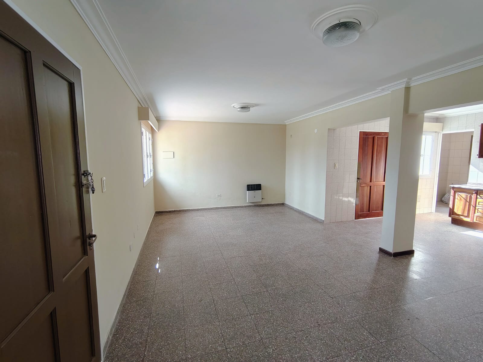 ALQUILER DE CΓMODA Y FUNCIONAL CASA - Imagen 4