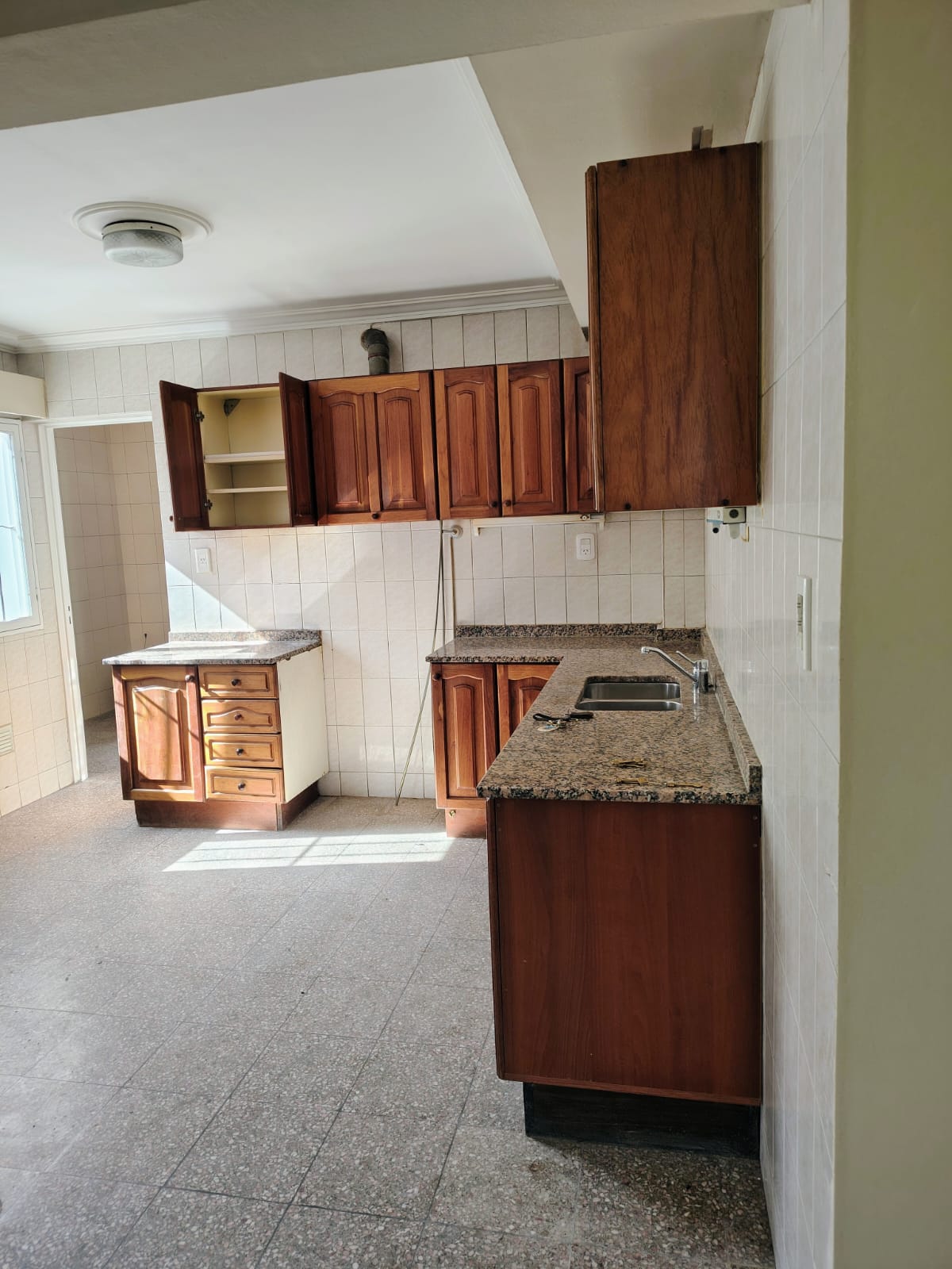 ALQUILER DE CΓMODA Y FUNCIONAL CASA - Imagen 3
