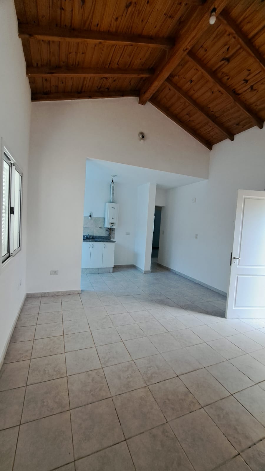 Cómoda y funcional casa en alquiler - Imagen 3
